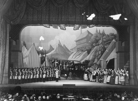 La Fille du Régiment, Gaetano Donizetti. San Francisco Opera, 1941. Photographer: Lawrence B. Morton/San Francisco Opera.