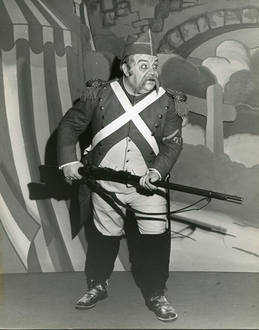 La Fille du Régiment, Gaetano Donizetti. San Francisco Opera, 1941. Photographer: Lawrence B. Morton/San Francisco Opera.