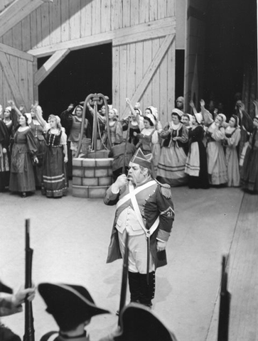 La Fille du Régiment, Gaetano Donizetti. San Francisco Opera, 1941. Photographer: Lawrence B. Morton/San Francisco Opera.