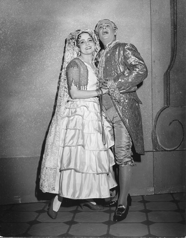 Il Barbiere di Siviglia, Gioachino Rossini. San Francisco Opera, 1941. Photographer: Lawrence B. Morton/San Francisco Opera.