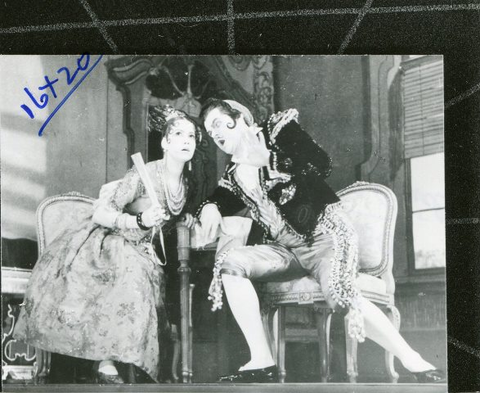 Il Barbiere di Siviglia, Gioachino Rossini. San Francisco Opera, 1941. Photographer: Robert Lackenbach/San Francisco Opera.