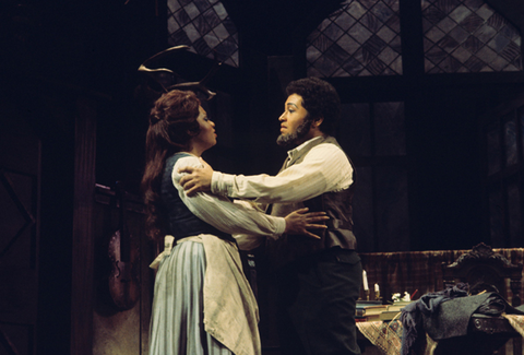 Leona Mitchell (Suzel), Vinson Cole (Fritz), L'Amico Fritz, Pietro Mascagni. San Francisco Opera/SPOT, 1976-77. Photographer: Ron Scherl/San Francisco Opera.