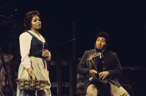 Leona Mitchell (Suzel), Vinson Cole (Fritz), L'Amico Fritz, Pietro Mascagni. San Francisco Opera/SPOT, 1976-77. Photographer: Ron Scherl/San Francisco Opera.