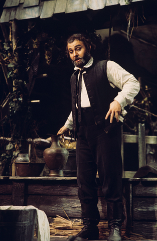 Frederick Burchinal (David), L'Amico Fritz, Pietro Mascagni. San Francisco Opera/SPOT, 1976-77. Photographer: Ron Scherl/San Francisco Opera.