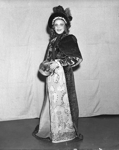 La Fille du Régiment, Gaetano Donizetti. San Francisco Opera, 1942. Photographer: Lawrence B. Morton/San Francisco Opera.