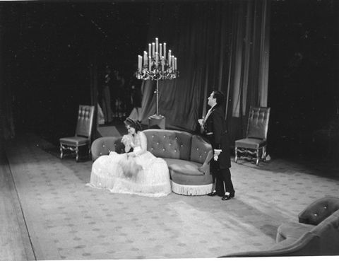 La Traviata, Giuseppe Verdi. San Francisco Opera, 1942. Photographer: Lawrence B. Morton/San Francisco Opera.