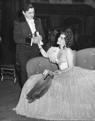 La Traviata, Giuseppe Verdi. San Francisco Opera, 1942. Photographer: Lawrence B. Morton/San Francisco Opera.