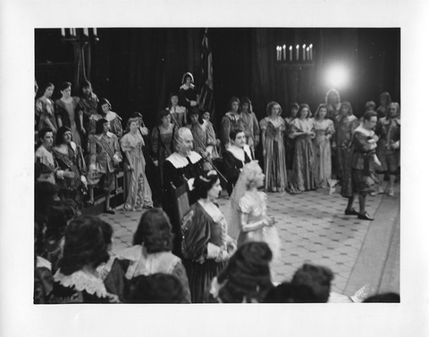 Lucia di Lammermoor, Gaetano Donizetti. San Francisco Opera, 1942. Photographer: Lawrence B. Morton/San Francisco Opera.