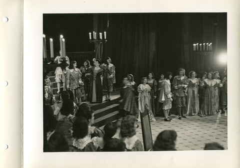 Lucia di Lammermoor, Gaetano Donizetti. San Francisco Opera, 1942. Photographer: Lawrence B. Morton/San Francisco Opera.