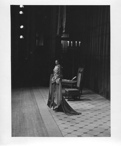 Lucia di Lammermoor, Gaetano Donizetti. San Francisco Opera, 1942. Photographer: Lawrence B. Morton/San Francisco Opera.