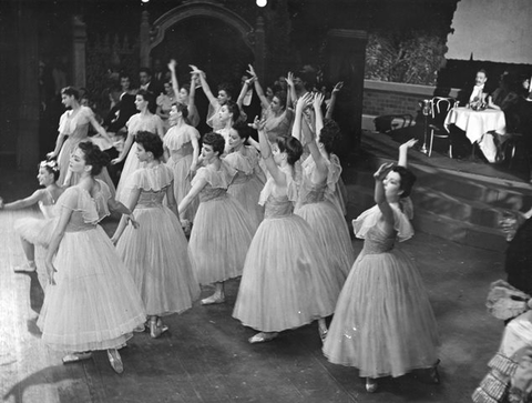 Die Fledermaus, Johann Strauss, Jr.. San Francisco Opera, 1942. Photographer: Lawrence B. Morton/San Francisco Opera.