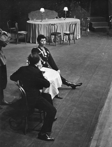 Die Fledermaus, Johann Strauss, Jr.. San Francisco Opera, 1942. Photographer: Lawrence B. Morton/San Francisco Opera.