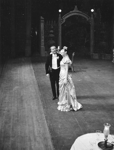 Die Fledermaus, Johann Strauss, Jr.. San Francisco Opera, 1942. Photographer: Lawrence B. Morton/San Francisco Opera.