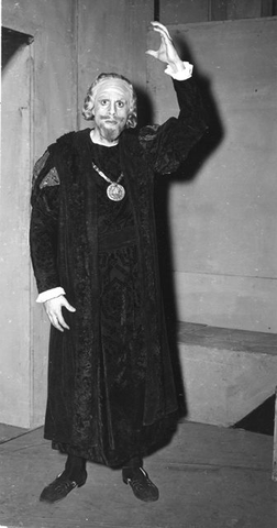 Rigoletto, Giuseppe Verdi. San Francisco Opera, 1943. Photographer: R. Strohmeyer/San Francisco Opera.