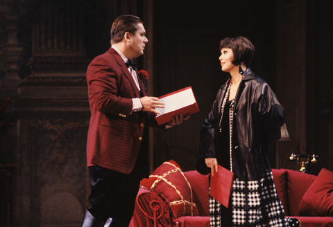 Håkan Hagegård (The Count), Hanna Schwarz (Clairon), Capriccio, Richard Strauss. San Francisco Opera, 1990-91. Photographer: Larry Merkle/San Francisco Opera.