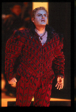 Frank Lopardo (Duke of Mantua), Rigoletto, Giuseppe Verdi. San Francisco Opera, 2001-02. Photographer: Ken Friedman/San Francisco Opera.