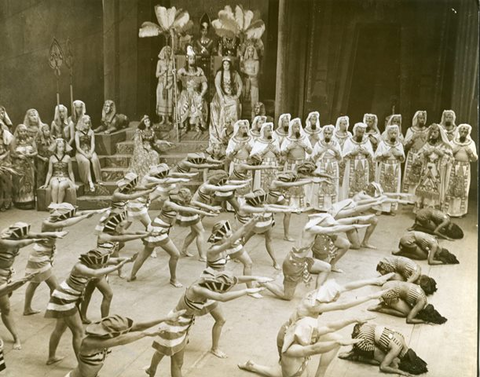 Aida, Giuseppe Verdi. San Francisco Opera, 1944. Photographer: R. Strohmeyer/San Francisco Opera.