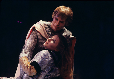 William Mallory (Tancredi), Kathryn Bouleyn (Clorinda), Il Combattimento di Tancredi e Clorinda, Claudio Monteverdi. San Francisco Opera/SPOT, 1977. Photographer: Ron Scherl/San Francisco Opera.