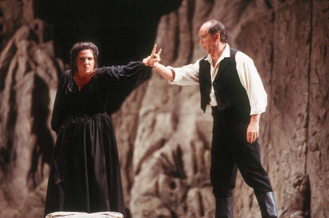 Andrea Gruber (Santuzza), Antohny Michaels-Moore (Alfio), Cavalleria Rusticana, Pietro Mascagni. San Francisco Opera, 2003-04. Photographer: Larry Merkle/San Francisco Opera.