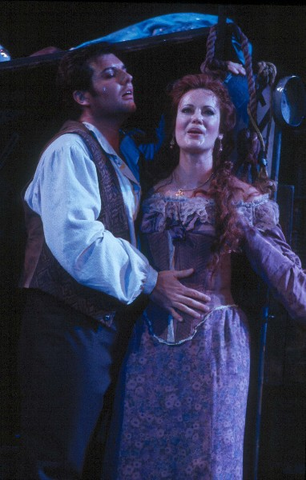 James Westman (Silvio), Catherine Naglestad (Nedda), Pagliacci, Ruggero Leoncavallo. San Francisco Opera, 2003-04. Photographer: Ken Friedman/San Francisco Opera.