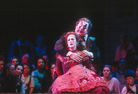 Catherine Naglestad (Nedda), Jon Frederic West (Canio), Pagliacci, Ruggero Leoncavallo. San Francisco Opera, 2003-04. Photographer: Ken Friedman/San Francisco Opera.