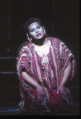 Michèle Crider (Aida), Aida, Giuseppe Verdi. San Francisco Opera, 2000-01. Photographer: Larry Merkle/San Francisco Opera.