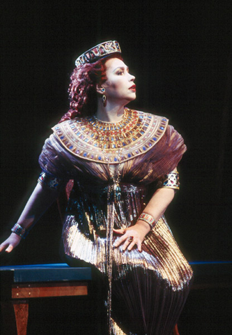 Larissa Diadkova (Amneris), Aida, Giuseppe Verdi. San Francisco Opera, 2000-01. Photographer: Larry Merkle/San Francisco Opera.