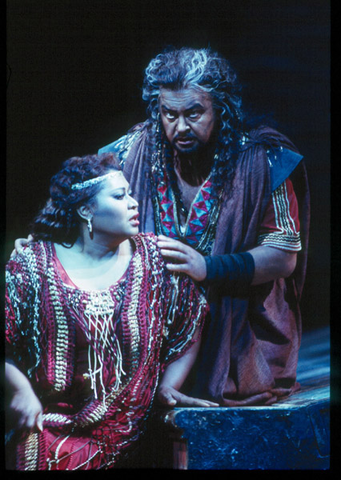 Michèle Crider (Aida), Stephan Pyatnychko (Amonasro), Aida, Giuseppe Verdi. San Francisco Opera, 2000-01. Photographer: Larry Merkle/San Francisco Opera.