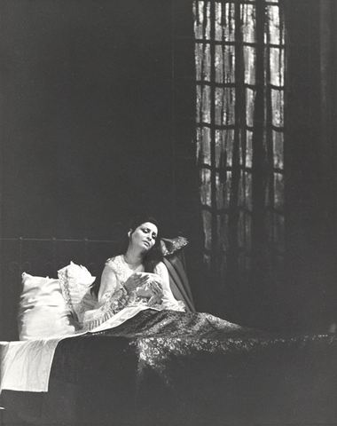 La Traviata, Giuseppe Verdi. San Francisco Opera, 1969. Photographer: Carolyn Mason Jones/San Francisco Opera.