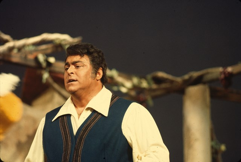 L'Elisir d'Amore, Gaetano Donizetti. San Francisco Opera, 1969. Photographer: Unknown/San Francisco Opera.