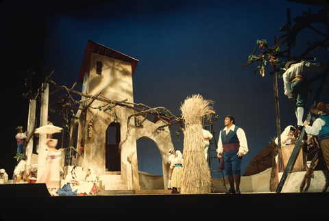 L'Elisir d'Amore, Gaetano Donizetti. San Francisco Opera, 1969. Photographer: Unknown/San Francisco Opera.