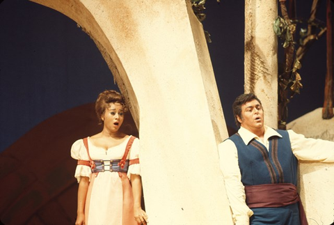 L'Elisir d'Amore, Gaetano Donizetti. San Francisco Opera, 1969. Photographer: Unknown/San Francisco Opera.