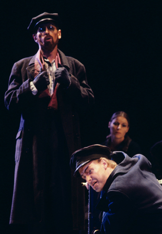 William Dansby (Death), Kathryn Bouleyn (Girl), Ralph Griffin (Emperor Überall), Der Kaiser von Atlantis, Viktor Ullman. San Francisco Opera/SPOT, 1977. Photographer: Ron Scherl/San Francisco Opera.