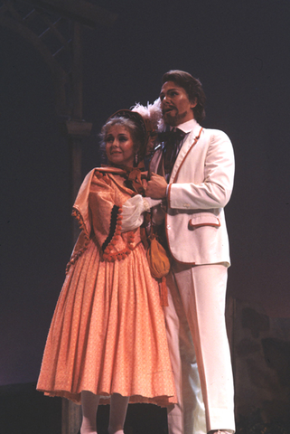 Claudette Peterson (Lisette), David Eisler (Prunier), La Rondine, Giacomo Puccini. San Francisco Opera/SPOT, 1978. Photographer: Caroline Crawford/San Francisco Opera.