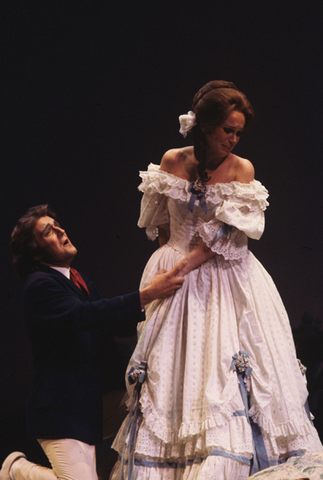 Bary McCauley (Ruggero), Leigh Munro (Magda), La Rondine, Giacomo Puccini. San Francisco Opera/SPOT, 1978. Photographer: Caroline Crawford/San Francisco Opera.