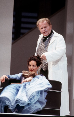 Helene Schneiderman (Rosina), Paul Plishka (Doctor Bartolo), Il Barbiere di Siviglia, Gioachino Rossini. San Francisco Opera, 2003-04. Photographer: Ken Friedman/San Francisco Opera.