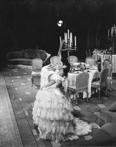 La Traviata, Giuseppe Verdi. San Francisco Opera, 1945. Photographer: R. Strohmeyer/San Francisco Opera.