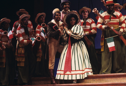 Grayson Hirst (Lindoro), Stephen West (Taddeo), Patricia Miller (Isabella), Chorus, L'Italiana in Algeri, Gioachino Rossini. San Francisco Opera/SPOT, 1978. Photographer: Ron Scherl/San Francisco Opera.