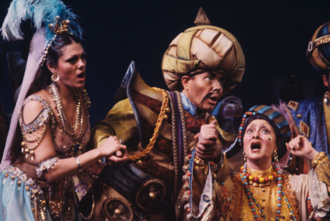 Pamela South (Elvira), Peter Elvins (Mustafa), Mary Lee Farris (Zulma), L'Italiana in Algeri, Gioachino Rossini. San Francisco Opera/SPOT, 1978. Photographer: Ron Scherl/San Francisco Opera.